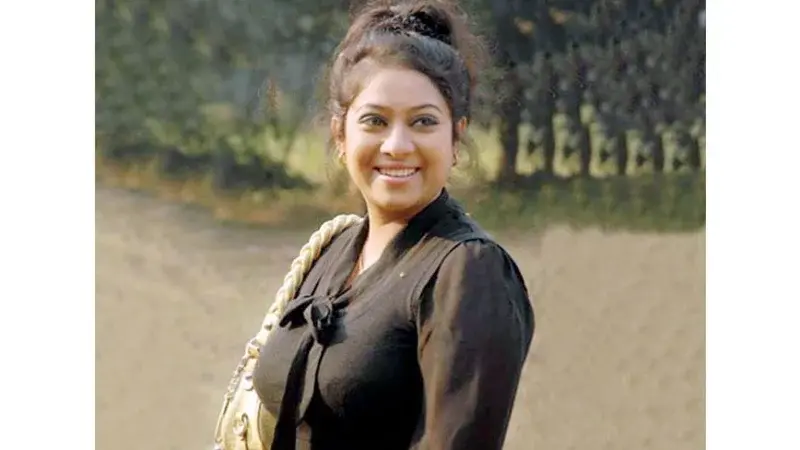 শাবনূরের রহস্যময় ৫ শব্দের পোস্ট নিয়ে আলোচনা তুঙ্গে - Chief TV