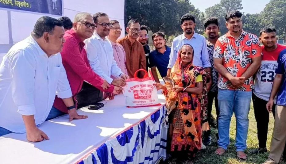 ৫ টাকায় পূজার বাজার পেল দুই শতাধিক পরিবার - Chief TV