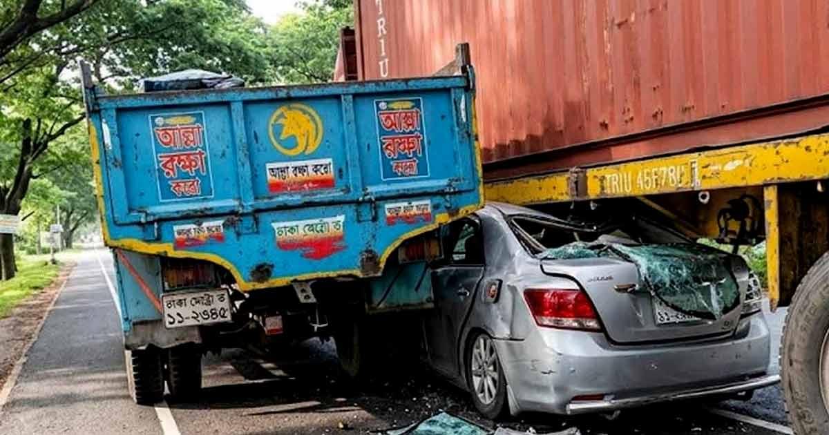 মহাসড়কে ট্রাকের নিচে কার, ২০০ মিটার টেনে নিল চালক - Chief TV
