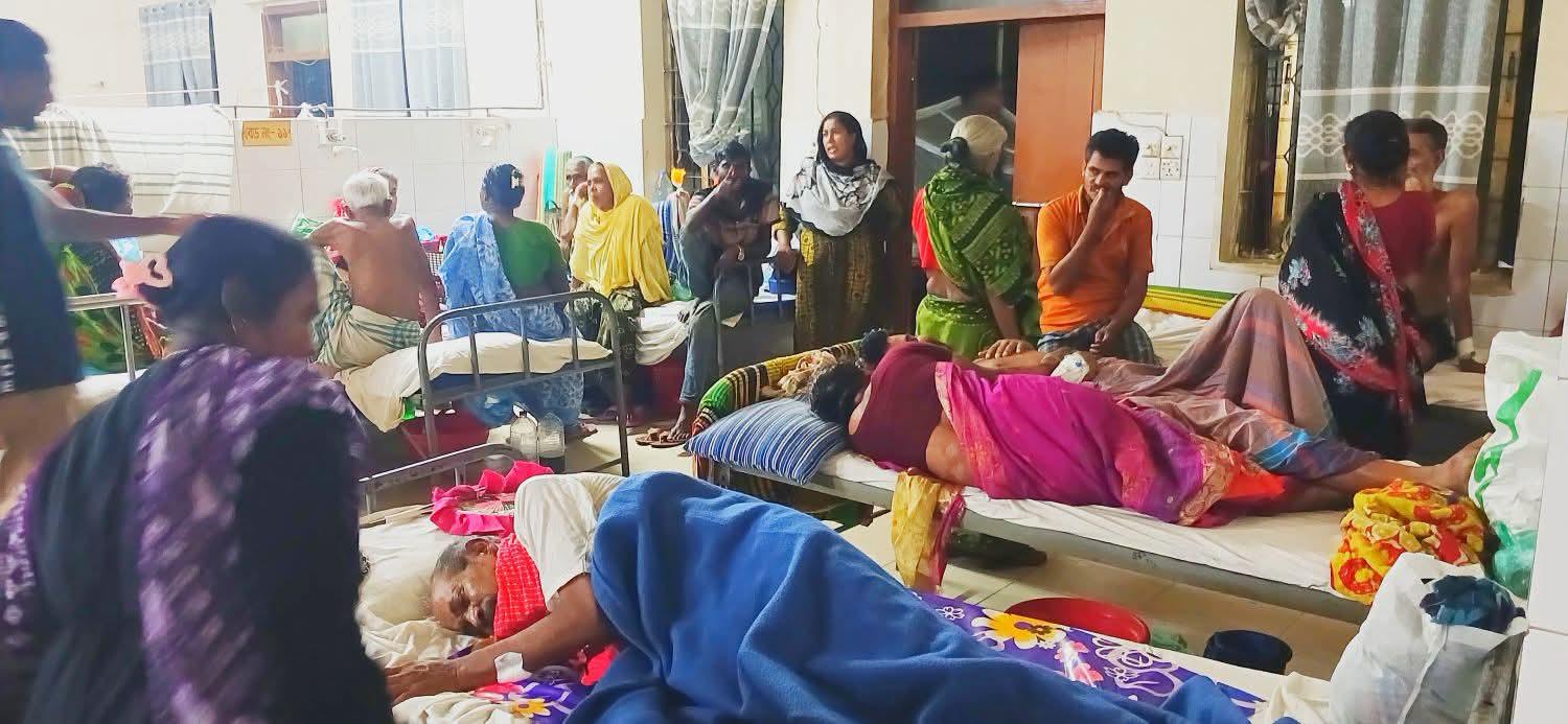 হাসপাতালে রোগীর চেয়ে স্বজনের ভিড়, ব্যাহত হচ্ছে চিকিৎসার পরিবেশ - Chief TV