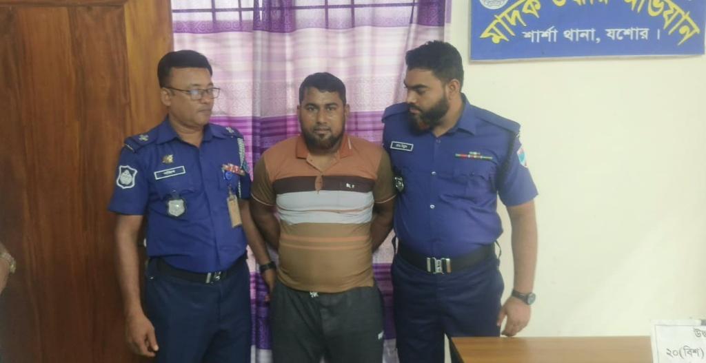 শার্শায় নারী ও শিশু নির্যাতন মামলার পলাতক আসামি গ্রেপ্তার - Chief TV