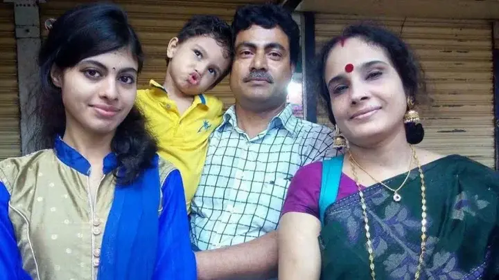 শিক্ষক পড়েছিলেন ছাদে, স্ত্রী-মেয়ে সিঁড়িতে আর ছেলে খাটের নিচে - Chief TV