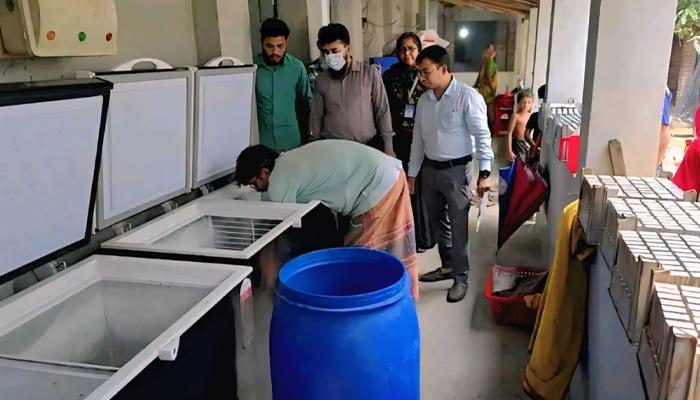 শিশুখাদ্যে ভেজাল আইসক্রিম কারখানায় লাখ টাকা জরিমানা - Chief TV