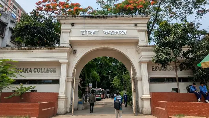 ঢাকা কলেজের আবাসিক হলে মানহীন খাবার, অতিষ্ঠ শিক্ষার্থীরা - Chief TV
