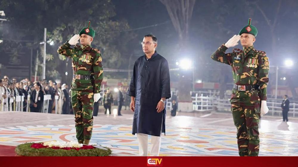 একুশের প্রথম প্রহরে শহীদ মিনারে প্রধানমন্ত্রীর শ্রদ্ধা - Chief TV