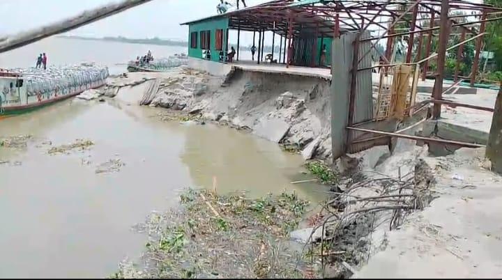 সুন্দরগঞ্জে তিস্তার ভয়াবহ ভাঙনে হুমকির মুখে ভোরের পাখি স্কুল - Chief TV