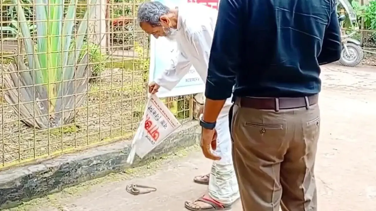 স্ত্রীকে সাপে কাটার পর সেই সাপ নিয়ে হাসপাতালে স্বামী - Chief TV