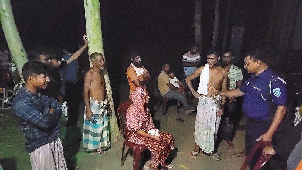অন্তঃসত্ত্বা দ্বিতীয় স্ত্রী আসতেই তালা ঝুলিয়ে পালালেন স্বামী - Chief TV