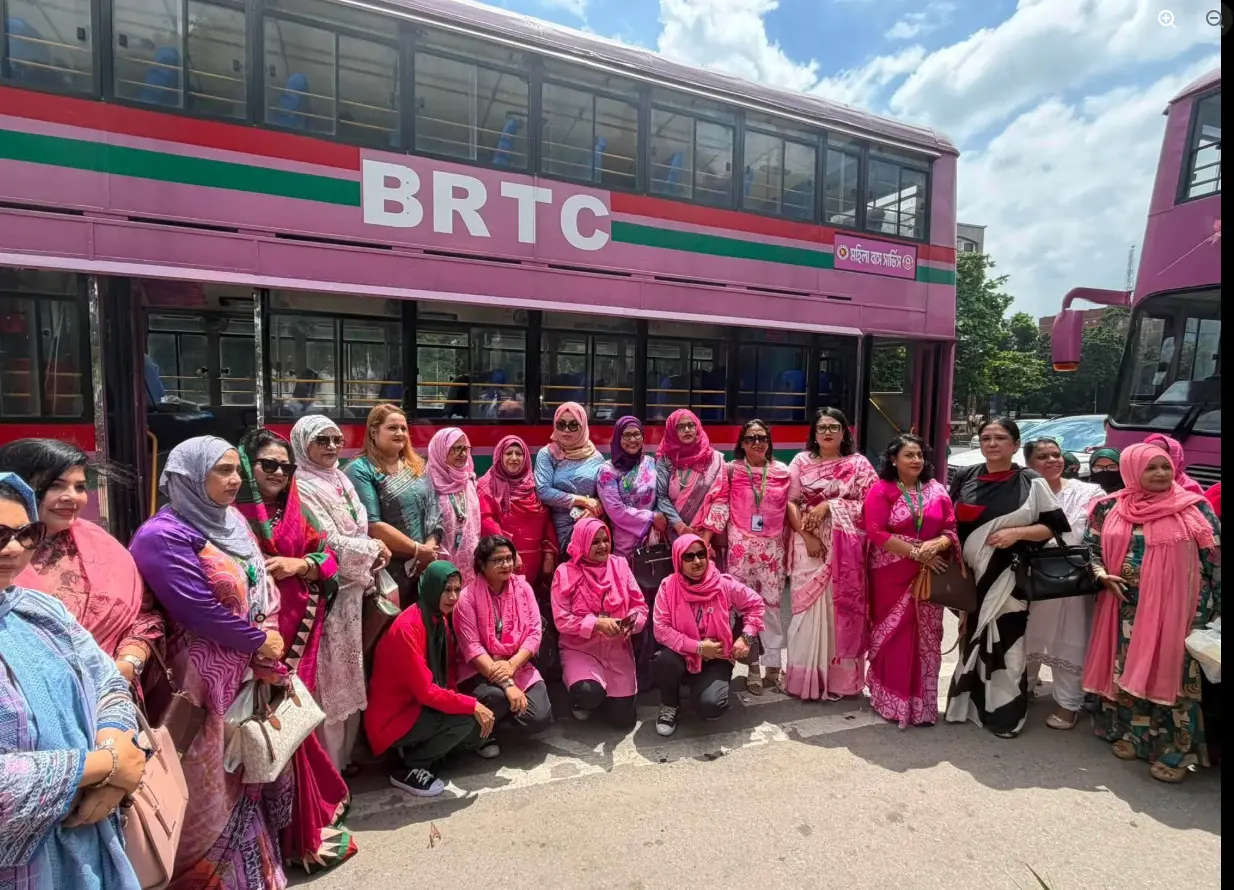 নারীদের পিংক বাসে একসঙ্গে ভ্রমণ করলেন নারী এমপিরা - Chief TV