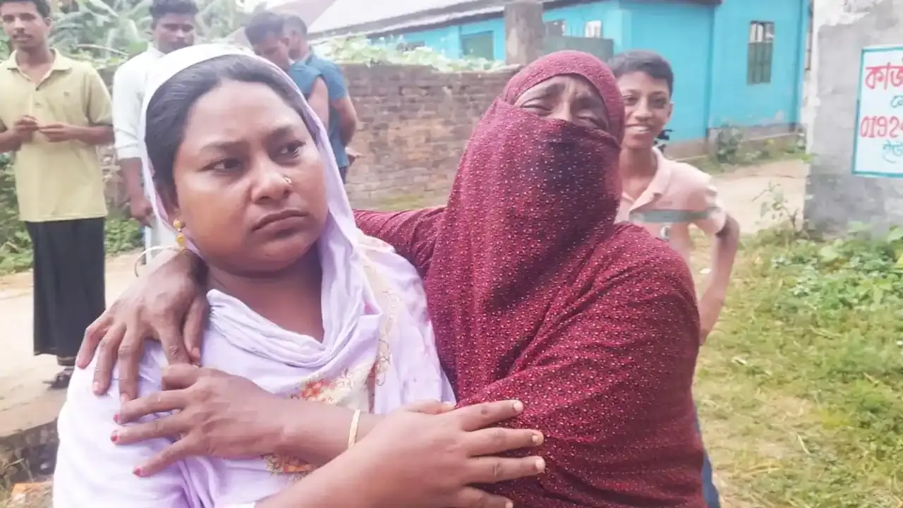 ছাগলের ঘাস খাওয়া নিয়ে বিরোধ: গৃহবধূকে কুপিয়ে হত্যা - Chief TV