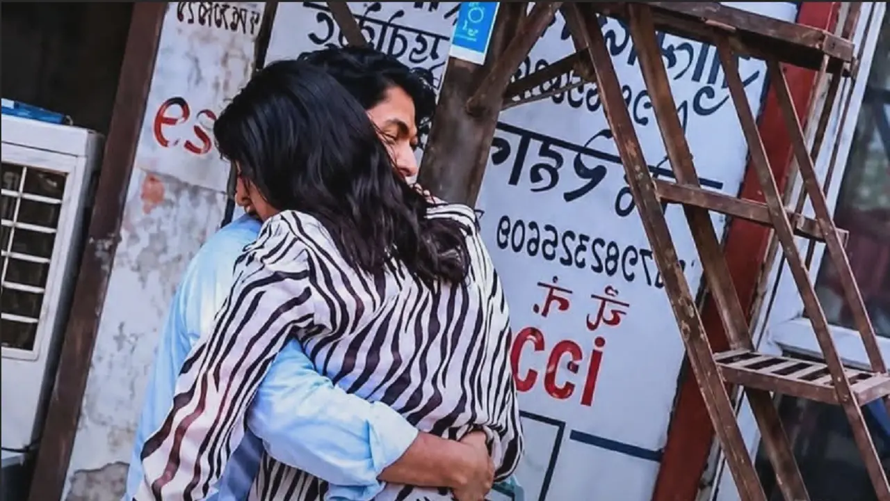 তালাকের কাগজ ছিঁড়ে আদালতেই স্বামীকে জড়িয়ে ধরলেন স্ত্রী! - Chief TV