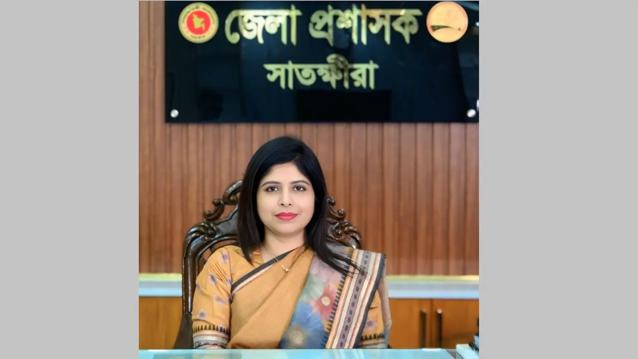 ৩ ঘণ্টা বসিয়ে রেখে সাংবাদিককে শাসালেন সাতক্ষীরার ডিসি - Chief TV