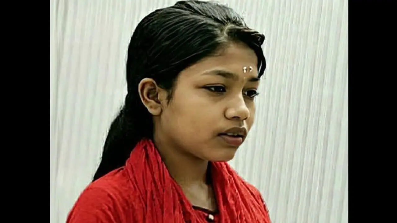 সীতাকুণ্ডে স্কুলছাত্রীর রহস্যজনক মৃত্যু, গলায় আঘাতের চিহ্ন - Chief TV