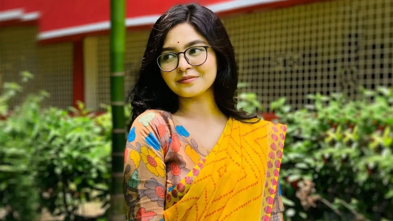 ছাত্রদল নেত্রী প্রীতিকে নিয়ে ছাত্রলীগ নেত্রীর পোস্ট, কড়া জবাব ছাত্রদলের - Chief TV