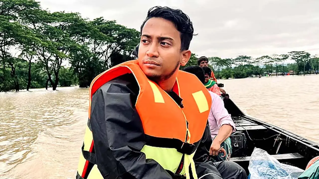 আমরা যে রাস্তা দিয়ে ফিরব, সেটি পুরো ধসে গেছে: নেপাল থেকে তাসরিফ খান - Chief TV