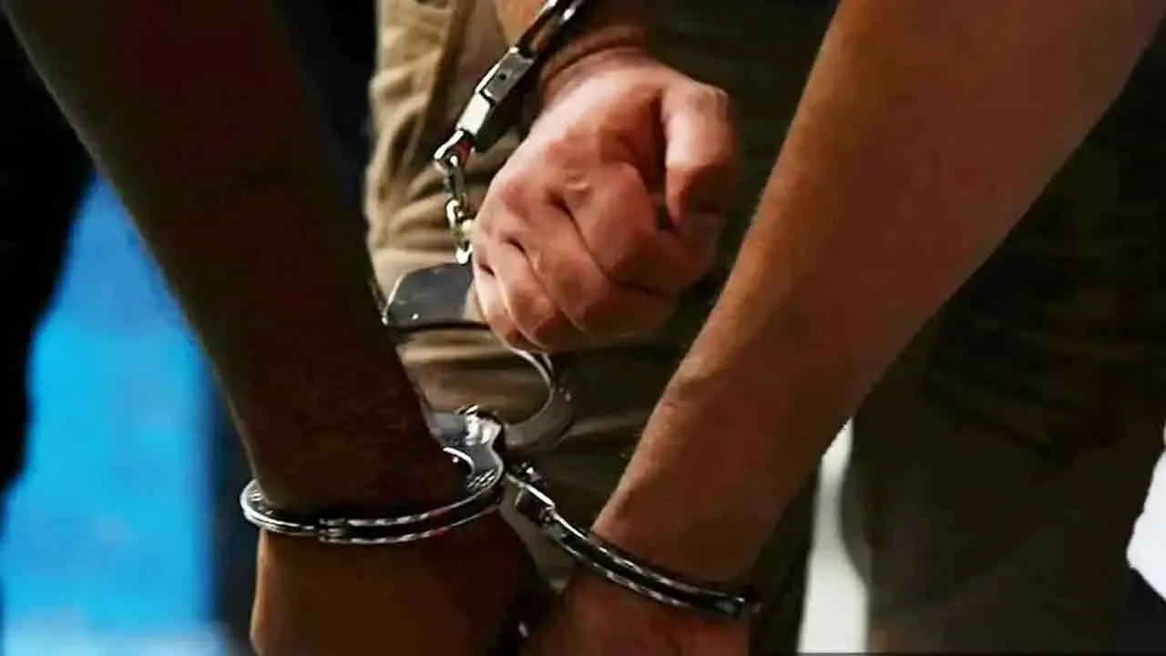 ধানমন্ডিতে টাকা লুটের ঘটনায় সাবেক তিন সেনাসহ গ্রেপ্তার ৯ - Chief TV