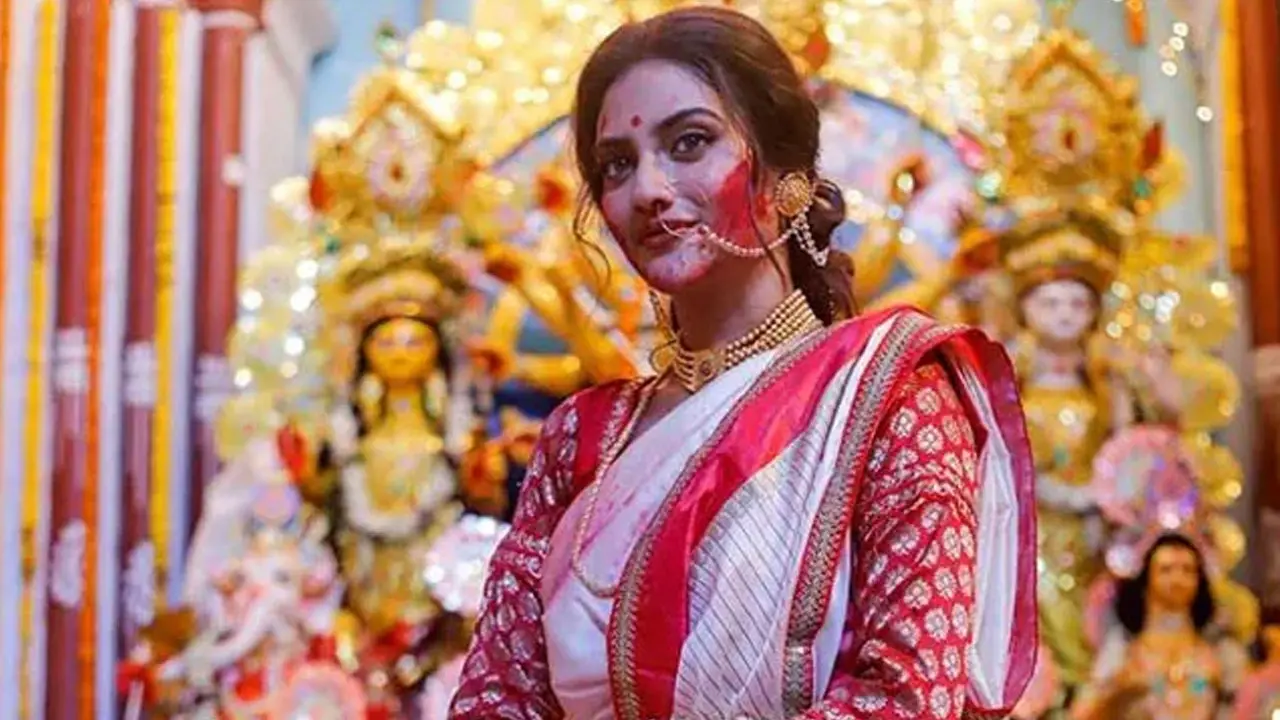 দুর্গাপূজায় নেচে সমালোচনার মুখে মুসলিম অভিনেত্রী - Chief TV