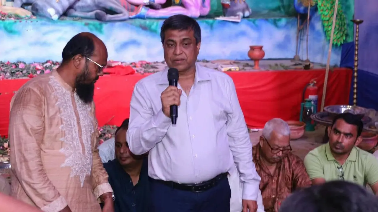 টাঙ্গাইলে বিভিন্ন পূজামণ্ডপ পরিদর্শন করলেন বিভাগীয় কমিশনার - Chief TV