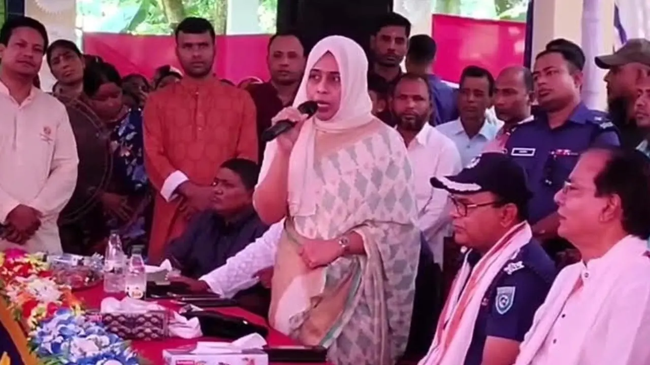 দেড় মিনিটের বক্তব্যে মন্ত্রীকে ২৫ বার ‘স্যার’ বললেন ইউএনও - Chief TV