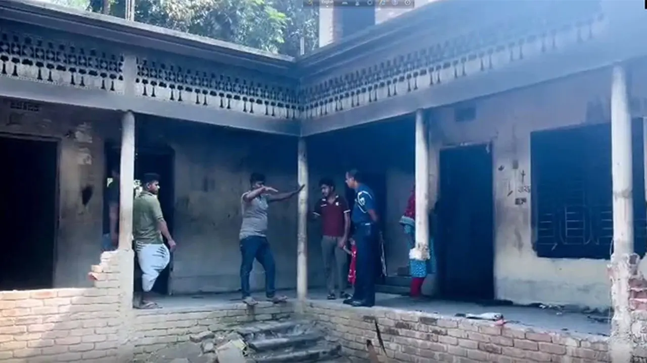 ছাত্রীকে ধর্ষণচেষ্টার অভিযোগে মাদ্রাসায় আগুন দিল স্থানীয়রা - Chief TV