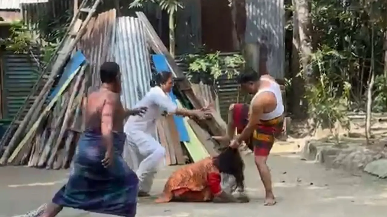 ঋণের টাকা নিয়ে বিরোধ, ভাবিকে মারধরের ভিডিও ভাইরাল - Chief TV