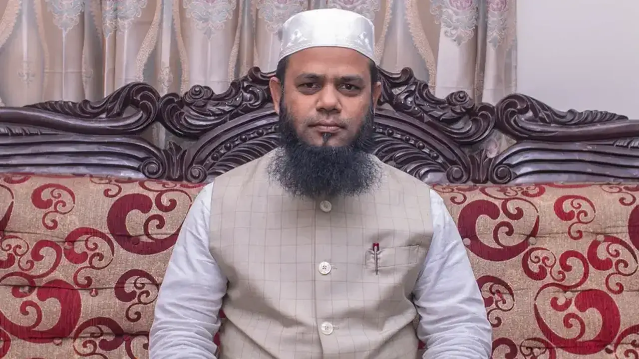 প্রধানমন্ত্রীর সফরসঙ্গী হয়ে জাপান যাচ্ছেন হেফাজত নেতা আজিজুল হক - Chief TV