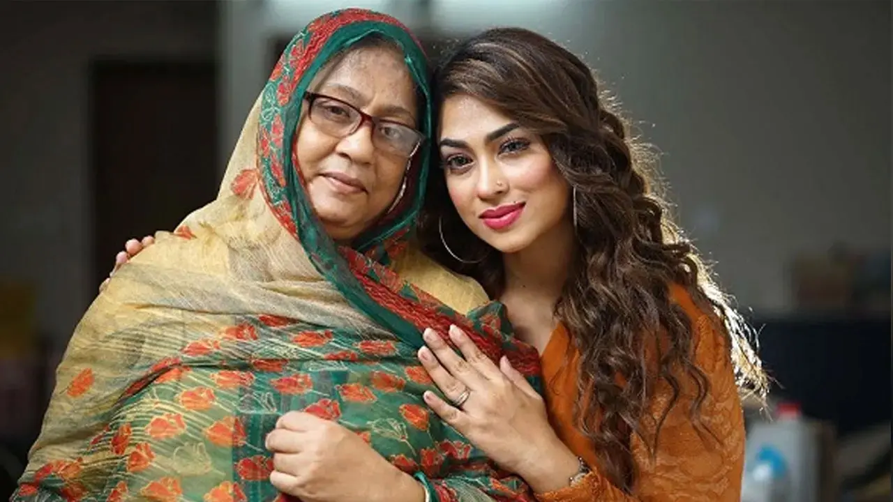 মারা গেলেন চিত্রনায়িকা পপির মা - Chief TV