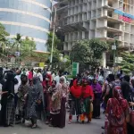 মিরপুরে ফের সড়ক অবরোধ, তীব্র যানজটে ভোগান্তিতে যাত্রীরা - Chief TV