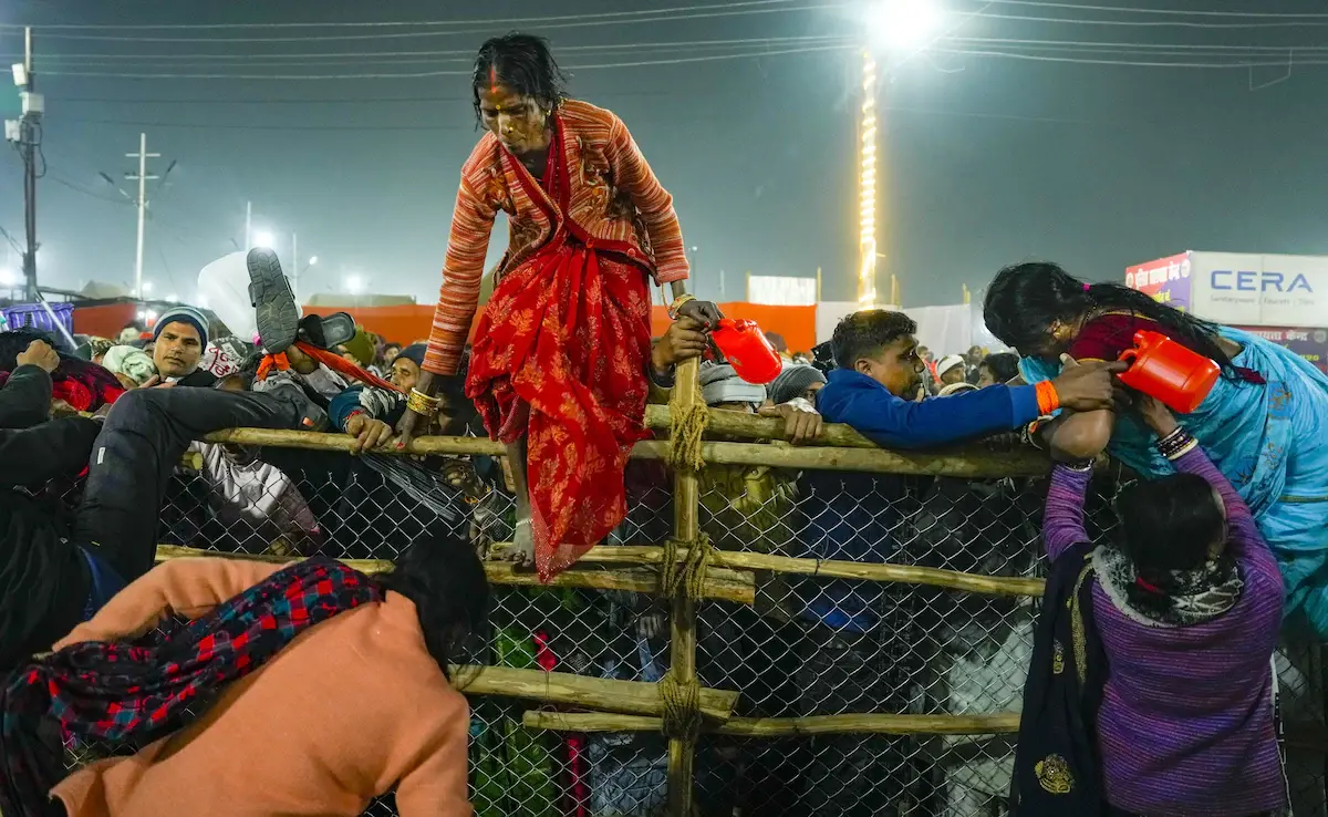 গুজবে হুড়োহুড়ি, ভারতে মন্দিরে পদদলিত হয়ে ৭ জনের মৃত্যু - Chief TV