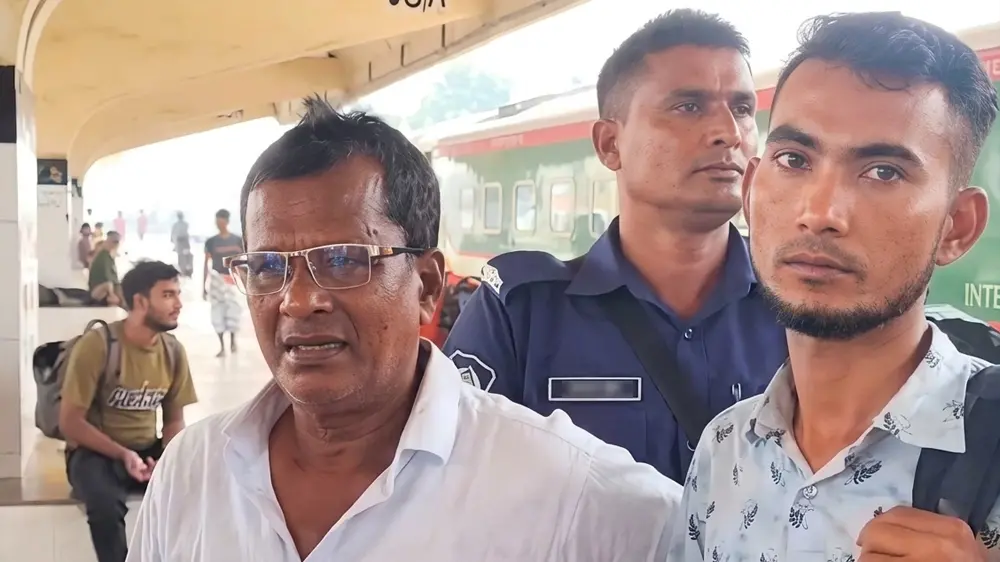 কমলাপুরে যাত্রীদের টাকা ছিনতাইকালে ২ মলম পার্টির সদস্য আটক
