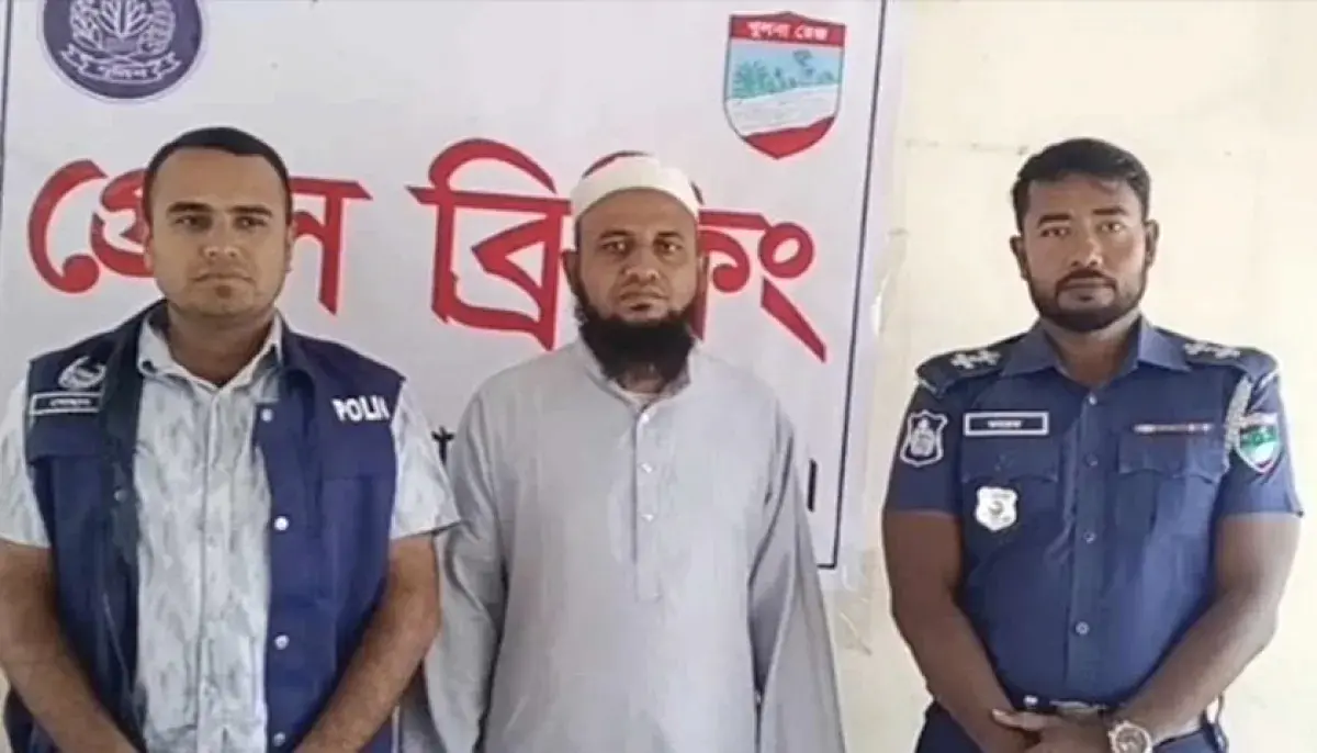 ছাত্রীর চিৎকারে 'জুব্বা ও পায়জামা হাতে' দৌড় দিলেন মাদরাসাশিক্ষক - Chief TV