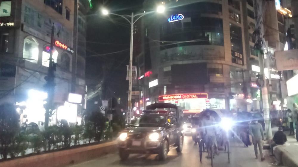 আলো–ছায়ার মেলবন্ধনে চট্টগ্রামের রাত, প্রবর্তকের নগরজীবনের নান্দনিক রূপ - Chief TV