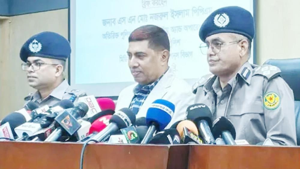 হাদির হত্যাকারীর দুই সহযোগী ভারতে গ্রেপ্তার - Chief TV