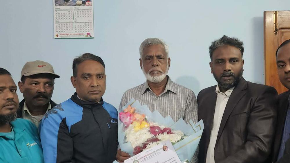 কিশোরগঞ্জে বিএনপি প্রার্থী মাজহারুল ইসলামকে ফুলেল সংবর্ধনা - Chief TV