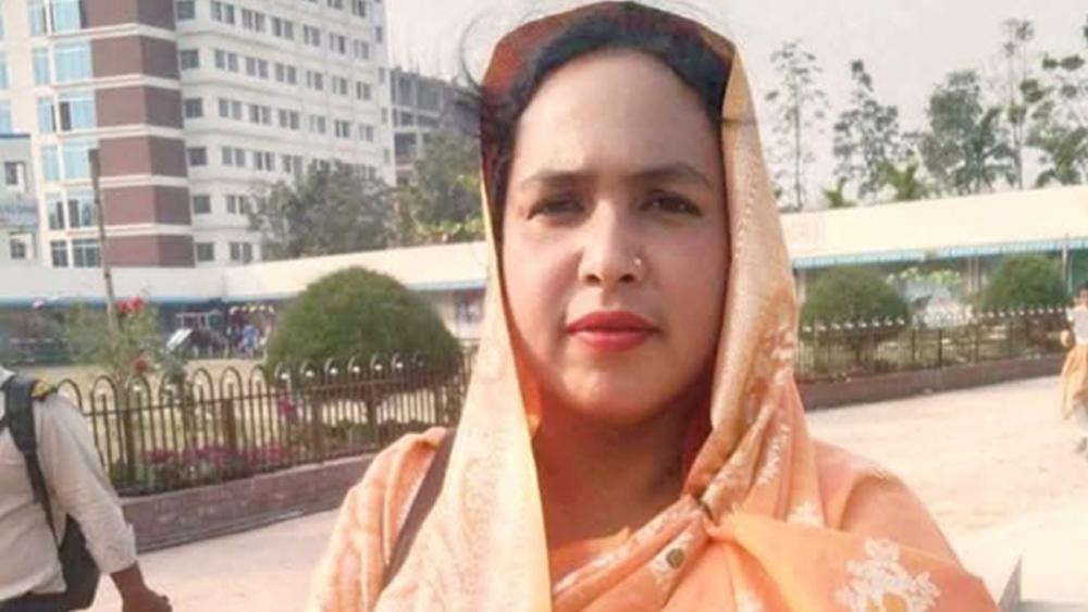 রাস্তার অনিয়ম দুর্নীতি ধরার পর সাংবাদিকদের গালিগালাজ করলেন ইউপি মহিলা সদস্য - Chief TV