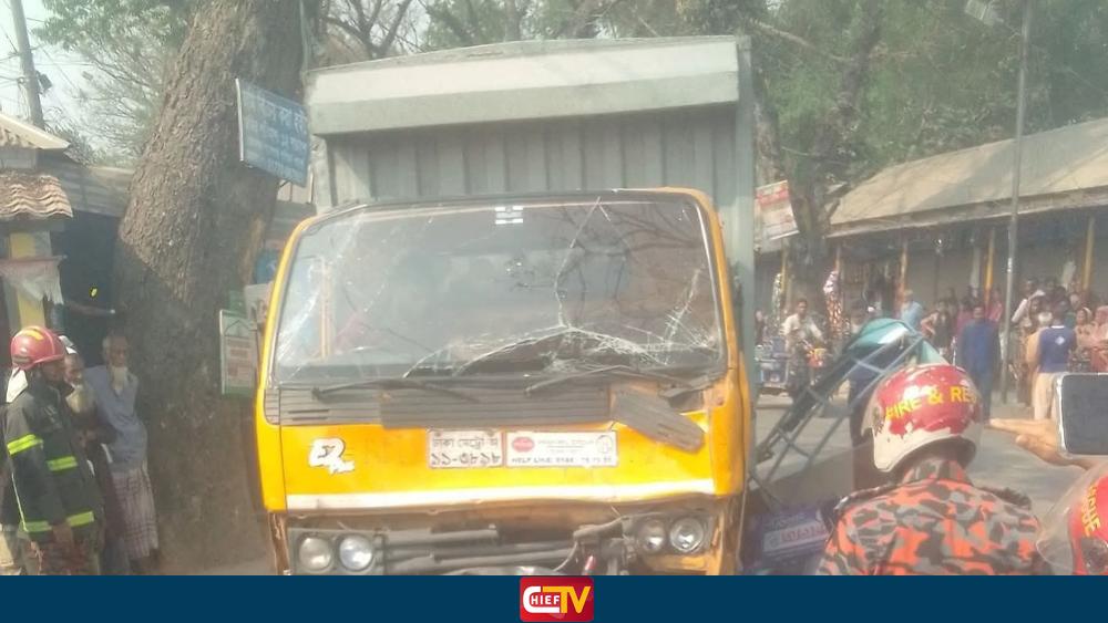 সাদুল্লাপুরে ট্রাক-সিএনজি-অটোরিকশার সংঘর্ষে নিহত ২ - Chief TV