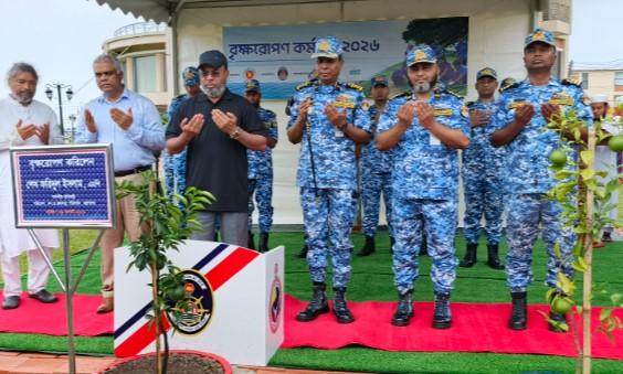 মোংলায় কোস্টগার্ডের বৃক্ষরোপণ কর্মসূচির উদ্বোধন - Chief TV