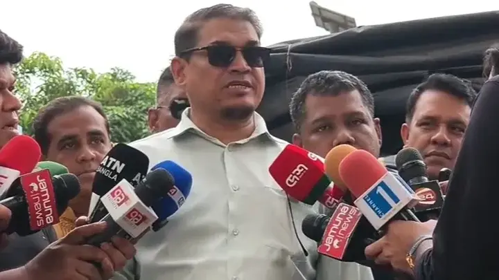 ‘পুলিশের পোশাকধারী ২ জনের ধাওয়ায় নদীতে ঝাঁপ দেন তাহসিফ’ - Chief TV